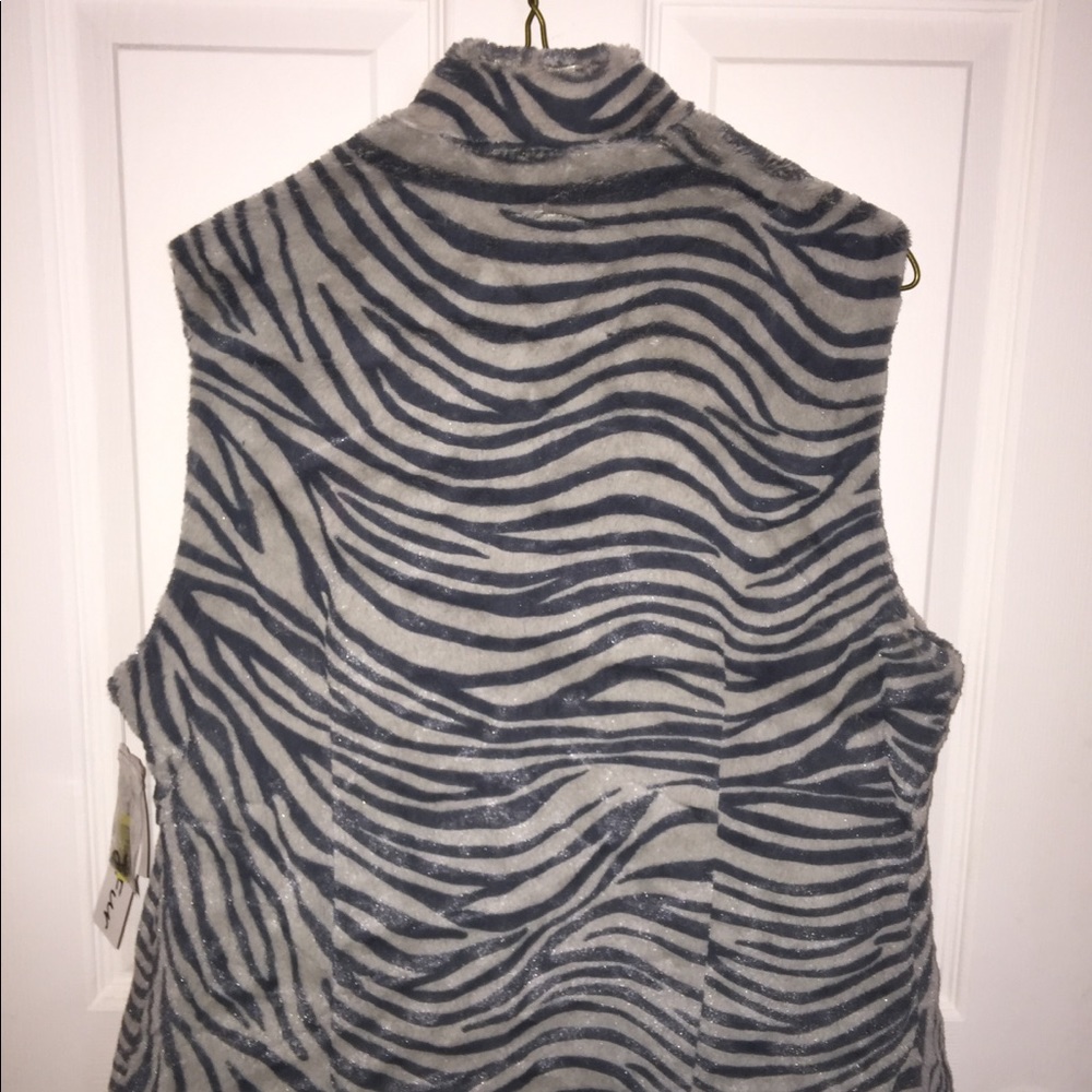 Vest - Picture 5 of 5